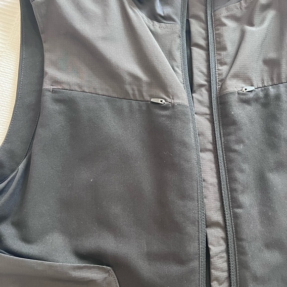 Figs Vest - Picture 3 of 4